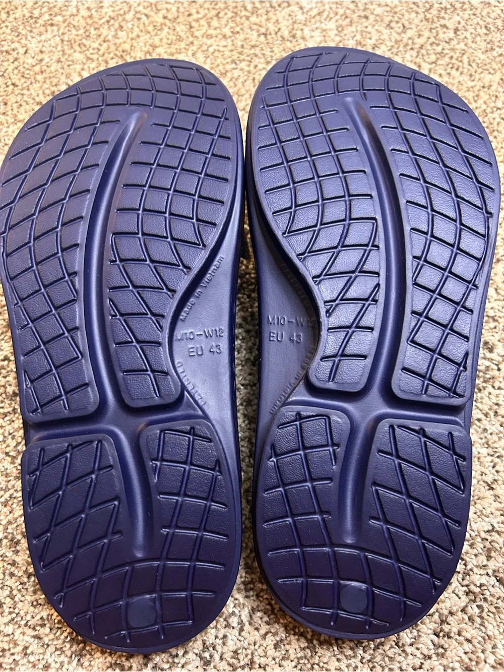 OOFOS OORIGINAL RECOVERY SANDAL, NAVY - WOMEN’S SIZE 12, MEN’S SIZE 10